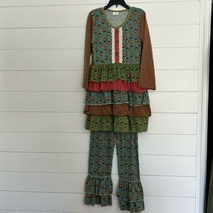 Girls adorable 2 piece ruffle set.  EUC Size 6T-7T XXL